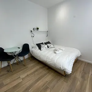 studio-wifi-ultra-centre-v-rent.hotels-rhonealpes.com/